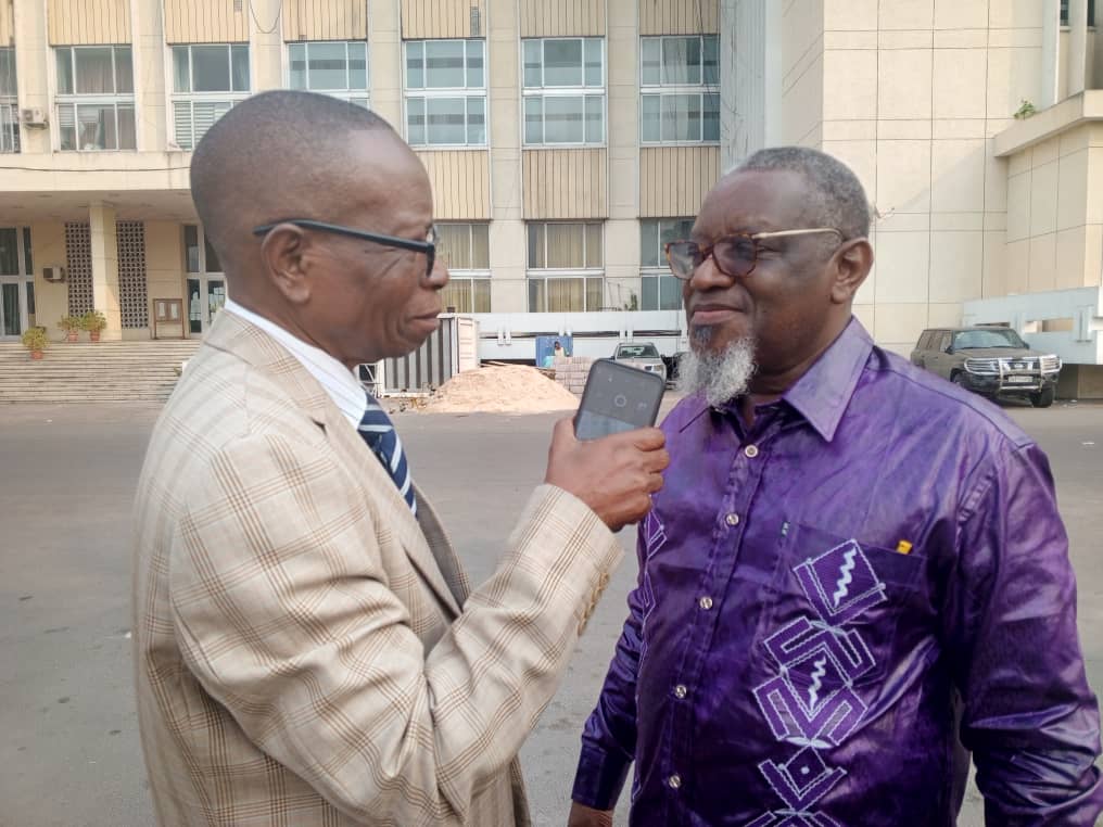 You are currently viewing Kinshasa : le Mwami Désiré Kabare Rugemaninzi II n&rsquo;est pas mort car son esprit plane sur le royaume, incarné dans son successeur Alexandre choisi par les Bajinji.