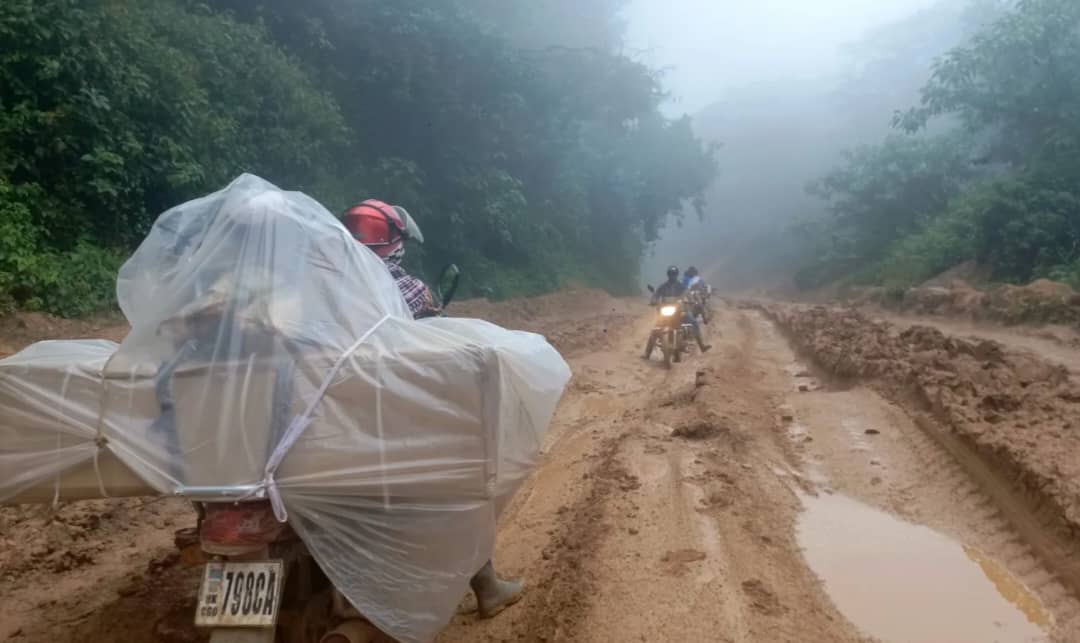 You are currently viewing Sud Kivu:  des dizaines de motos volées et des civils dépouillés dont des Chefs d’établissements scolaires venus de Bukavu pour la paie des salaires. Bilan d&rsquo;une attaque sur la route nationale numero 3.