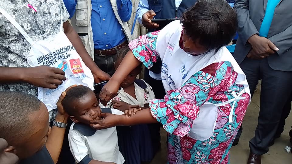 You are currently viewing Kisangani : plus de 80.000 enfants de 6 à 10 mois ont été vaccinés contre la rougeole  par MSF dans l’ex-grande orientale.