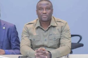 Lire la suite à propos de l’article Kinshasa : Seth Kikuni transféré à la prison centrale de Makala : une détention qui suscite l’indignation