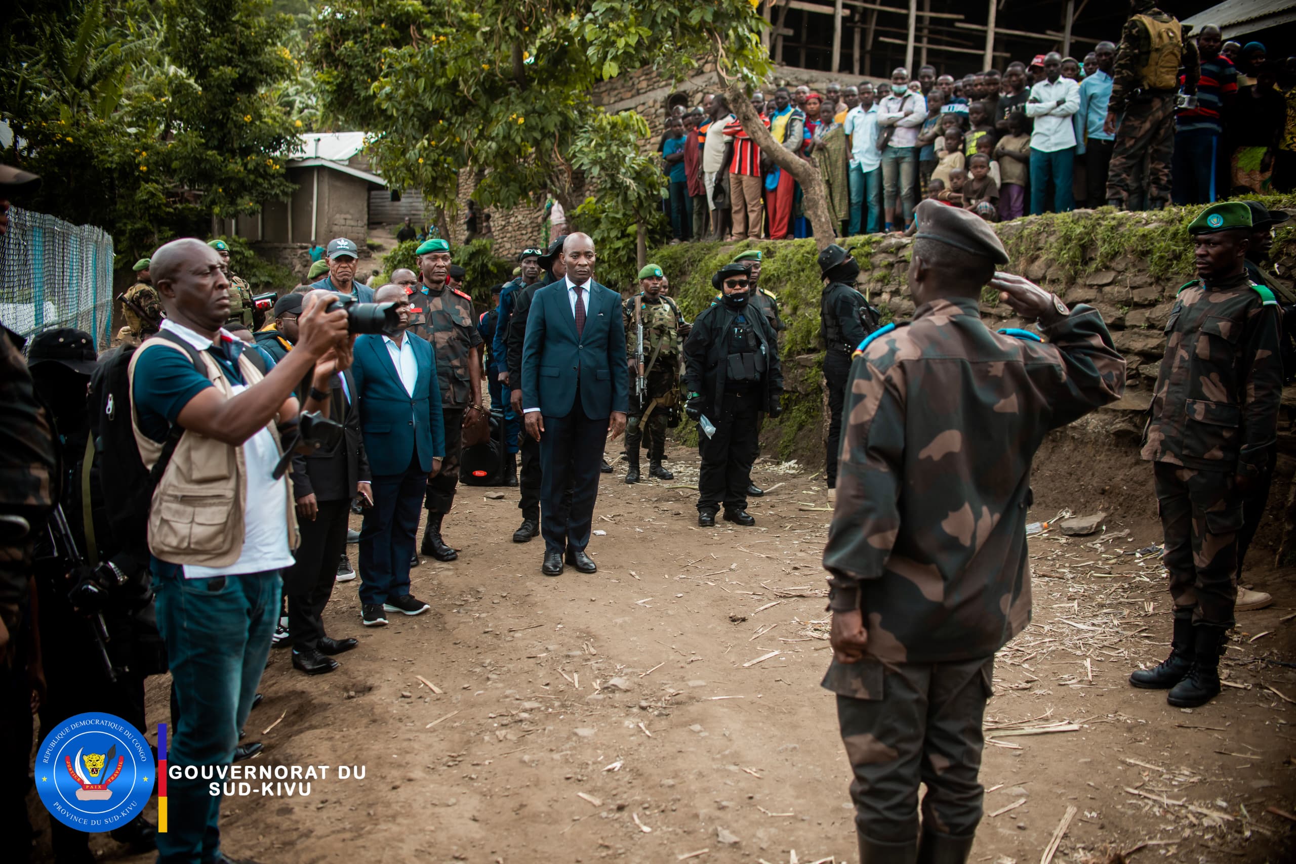 Lire la suite à propos de l’article Sud-Kivu : le Gouverneur Jean-Jacques Purusi Sadiki à Goma pour ramener les corps des naufragés et la prise en charge des rescapés des noyades de Kalehe.