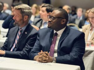 Lire la suite à propos de l’article Kinshasa :Assemblée annuelle du FMI : Doudou Fwamba et Abebe Aemro échangent sur les programmes de facilité élargie de crédit et de résilience