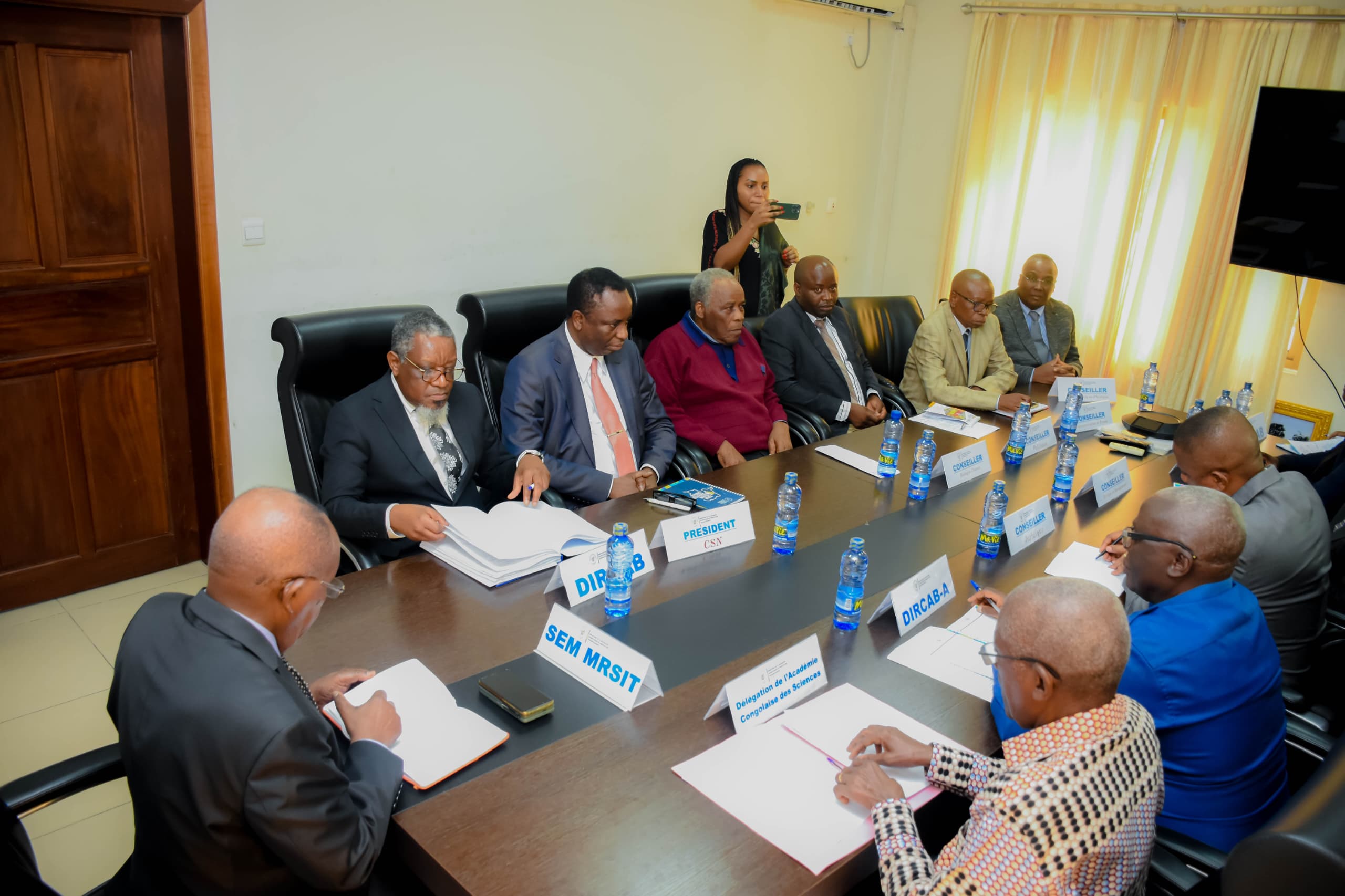 You are currently viewing Kinshasa : Le Ministre Gilbert Kabanda Kurhenga donne des idées novatrices en vue de l&rsquo;installation de l&rsquo;Académie Congolaise de Sciences