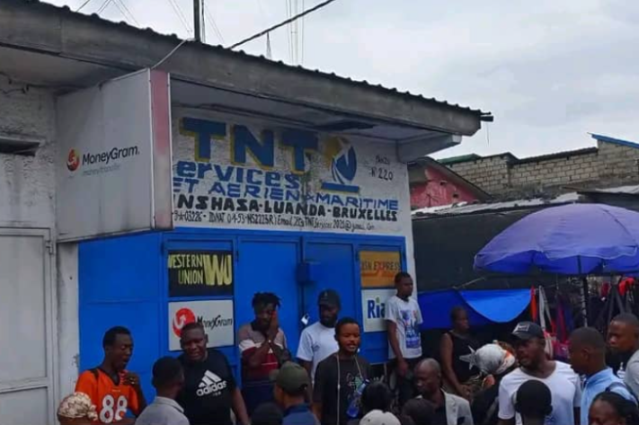 You are currently viewing Kinshasa : Trois morts. Bilan provisoire d&rsquo;un braquage survenu ce mardi au shop TNT spécialisé dans le transfert d&rsquo;argent à Selembao.