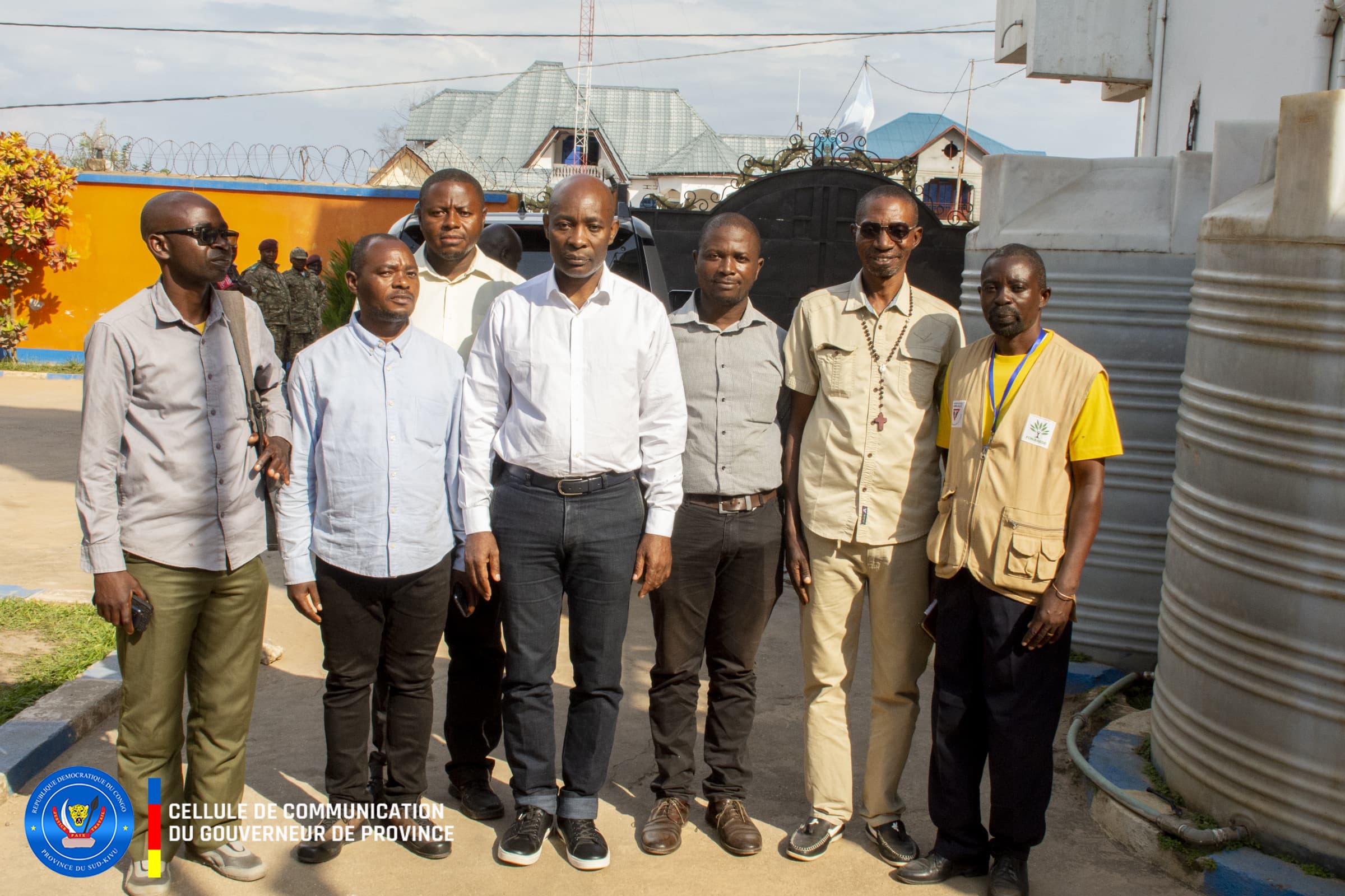 You are currently viewing Uvira/Sud-Kivu : Le Gouverneur Jean-Jacques Purusi reprend langue avec ses services après des mois d&rsquo;absence.