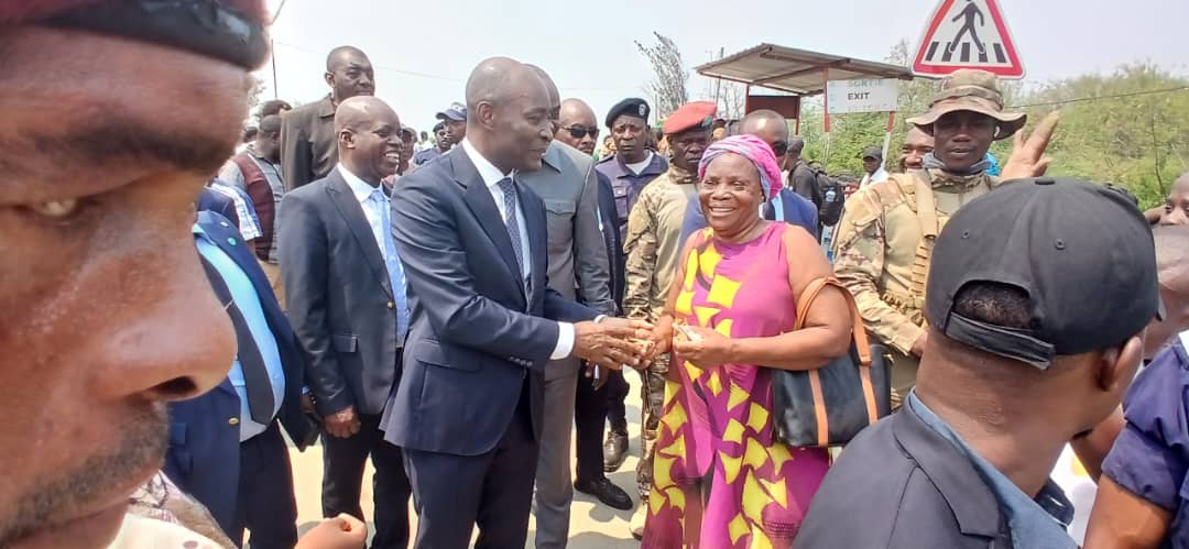 Lire la suite à propos de l’article Uvira : Le Gouverneur Jean-Jacques Purusi rappelle à l&rsquo;ordre opérationnel dans les affaires et met fin aux tracasseries dans le Sud Kivu.