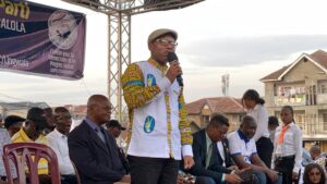 Lire la suite à propos de l’article Kinshasa : Deo Bizubu affirme qu&rsquo;il serait irrespectueux de mêler le Président de Tshisekedi au débat qui relève du Parlement