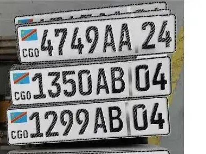 You are currently viewing Kinshasa : Nouvelles plaques d’immatriculation en RDC : le Ministre des Finances Doudou Fwamba clarifie et rassure les automobilistes.