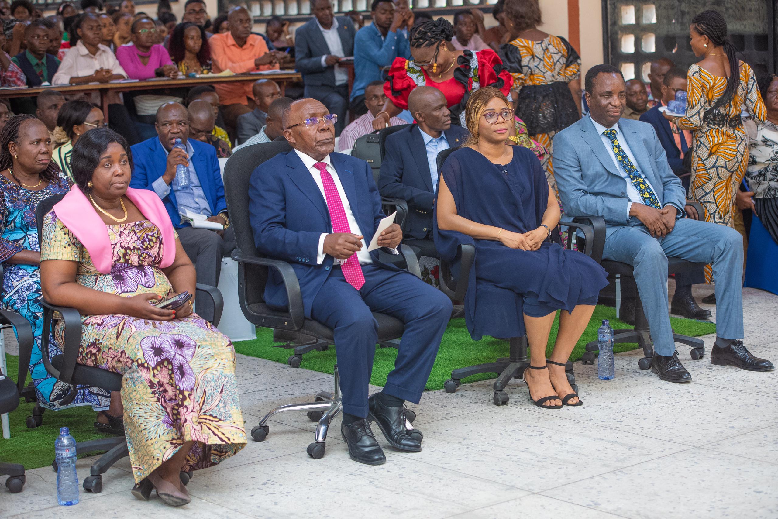 Lire la suite à propos de l’article Kinshasa : À l’Institut Supérieur des Techniques Médicales, Dr Gilbert Kabanda Kurhenga plaide pour la souveraineté scientifique