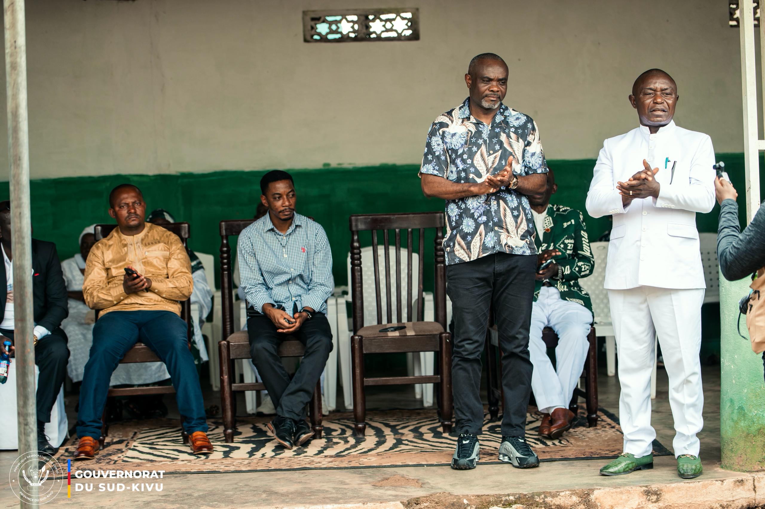 You are currently viewing Sud-Kivu : Jean-Jacques Elakano porte le message de condoléances du gouverneur Purusi Sadiki à la famille du maire adjoint de Kamitunga