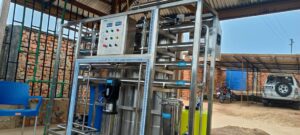 Lire la suite à propos de l’article Kindu : CODEVCOP met en service une unité de filtration d’eau potable