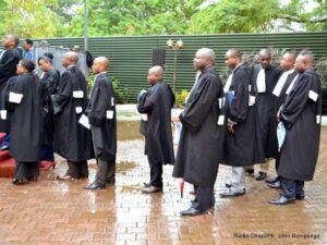 Lire la suite à propos de l’article Kinshasa : Plusieurs nouveaux magistrats sanctionnés pour s’être présentés en état d’ivresse durant la formation.