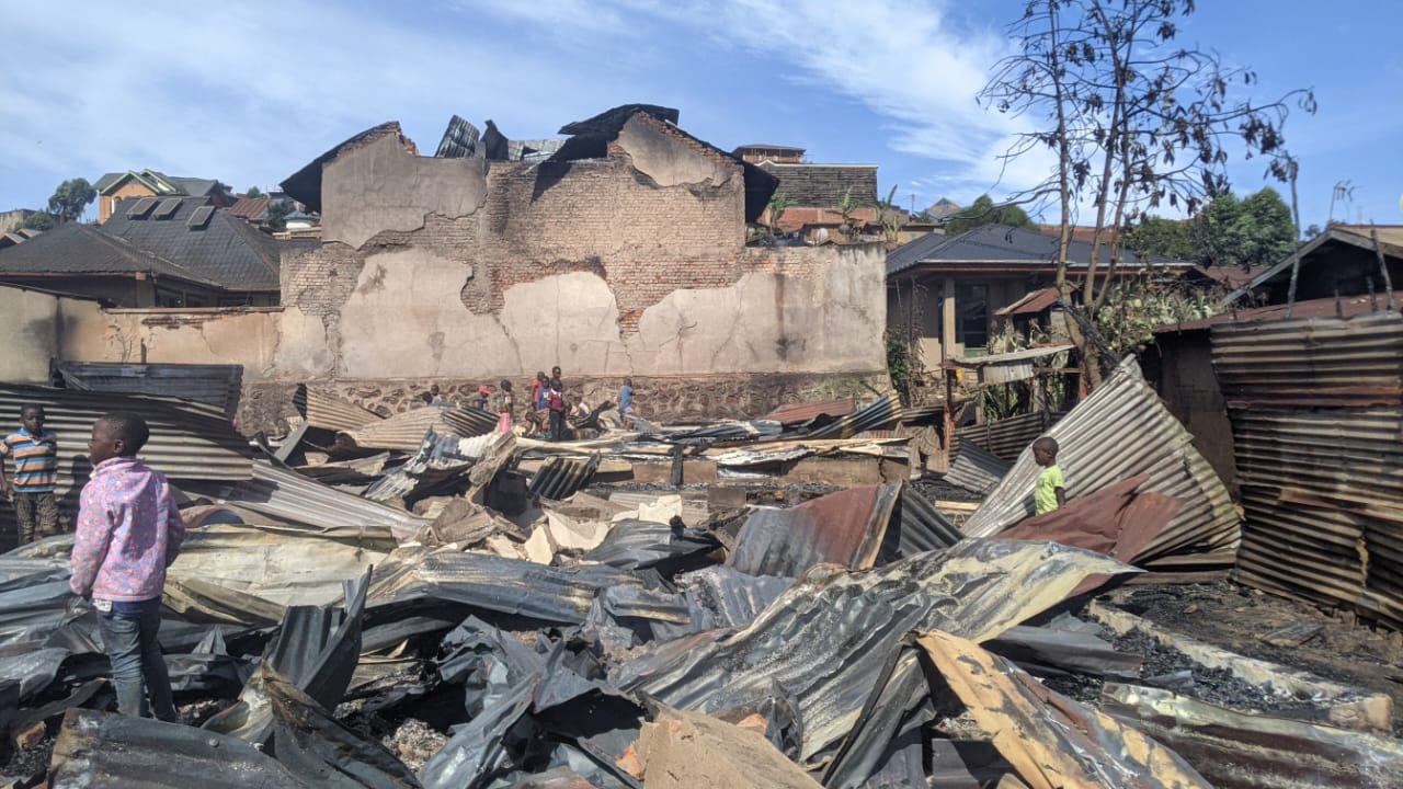 You are currently viewing Butembo : six maisons calcinées à Matanda, la société civile dénonce la répétition des incendies et exige des enquêtes