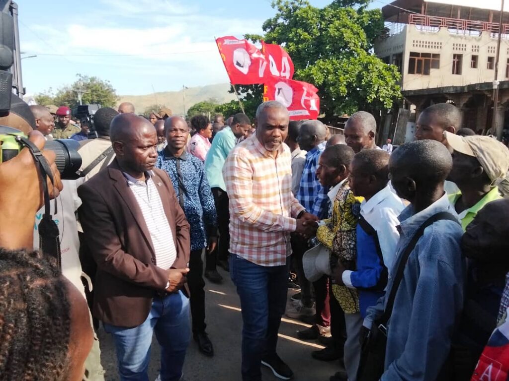 Sud-Kivu : le vice-gouverneur et gouverneur ad intérim, Jean-Jacques Elakano, tend la main aux sinistrés de Sange et appelle à la résilience et à la cohésion après le retrait de l’AFC/M23