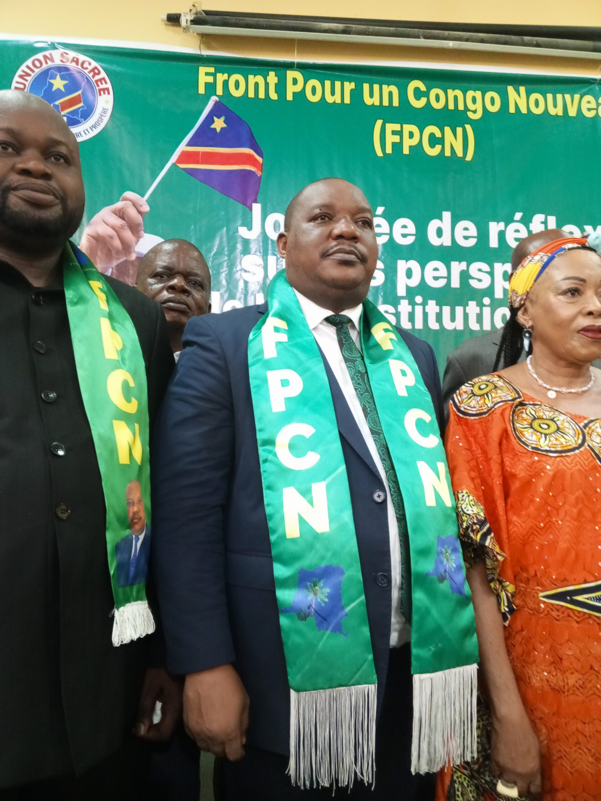 Lire la suite à propos de l’article Kinshasa : le FPCN, parti cher au Prof Claude NYAMUGABO veut que le peuple décide de doter la RDC d&rsquo;une nouvelle Constitution pour sa prospérité.